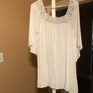 White loose dress